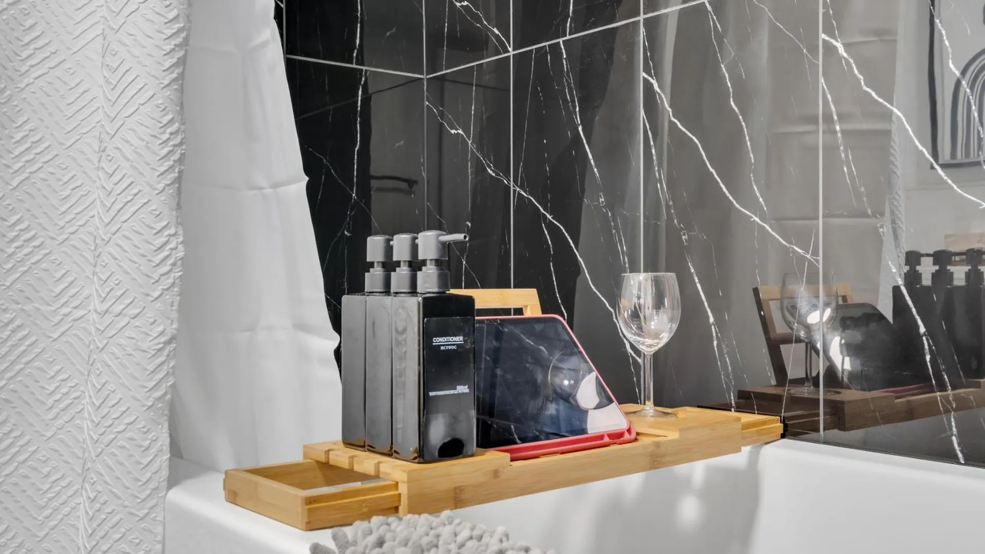 Luxury Suite, Steps To Calgary Dt, River, Hospital 0*,  Kanada