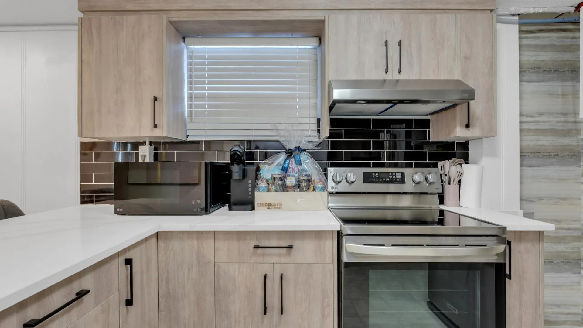 Apartment Luxury Suite, Steps To Calgary Dt, River, Hospital Canada