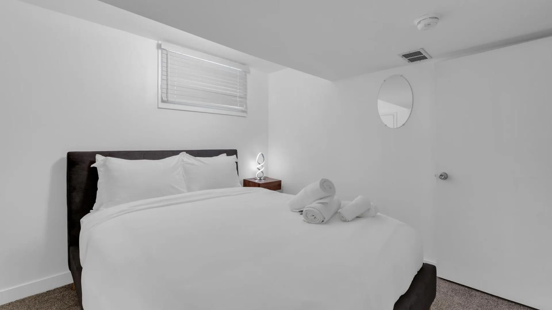 Luxury Suite, Steps To Calgary Dt, River, Hospital